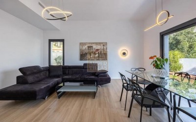 Preciosa villa moderna todo en una planta.